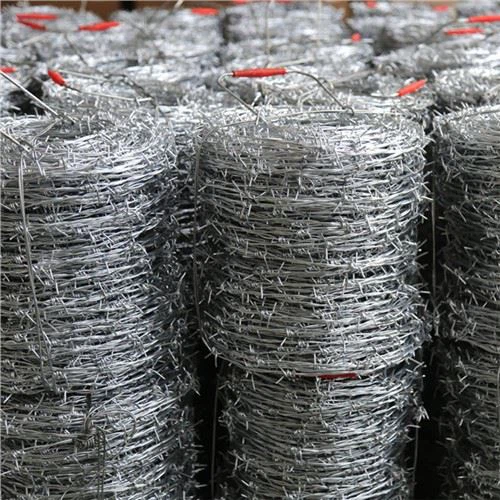 Συρματοπλέγματα στην κορυφή του φράχτη